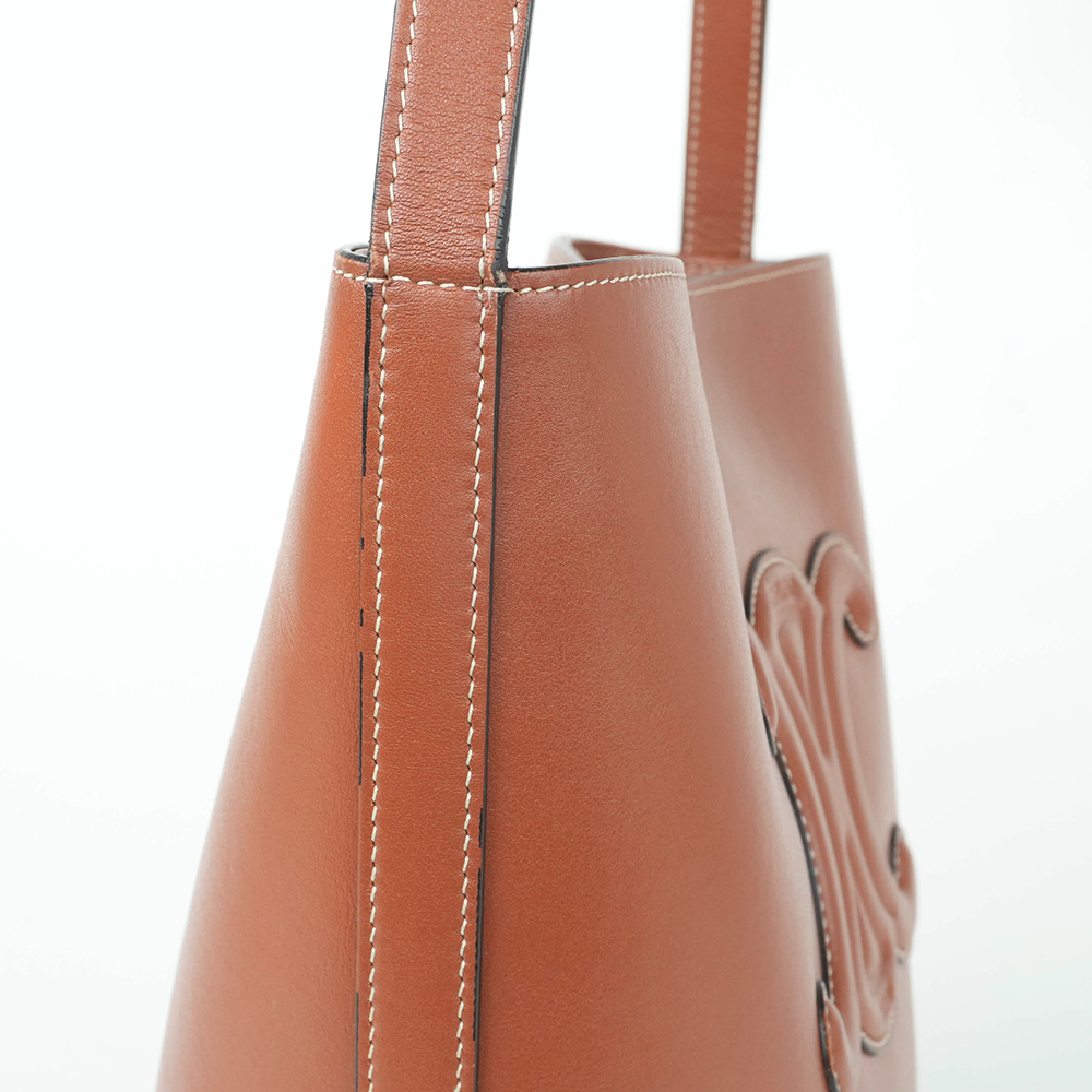 CELINE CELINE 凱旋門立體浮雕皮革水桶包|Small Bucket in Smooth Calfskin with Cuir Triomphe - 10
