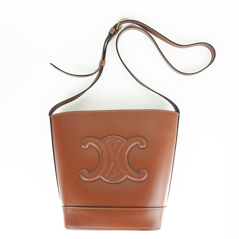 CELINE CELINE 凱旋門立體浮雕皮革水桶包|Small Bucket in Smooth Calfskin with Cuir Triomphe - 12