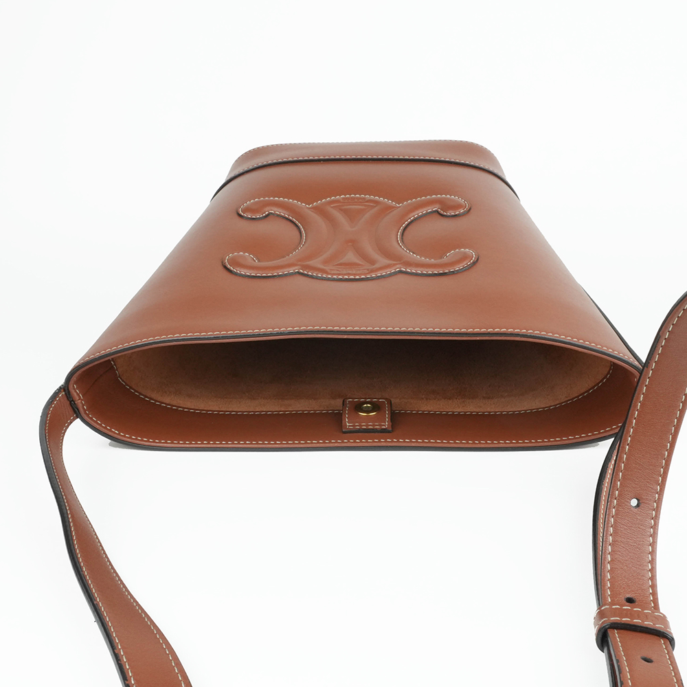 CELINE CELINE 凱旋門立體浮雕皮革水桶包|Small Bucket in Smooth Calfskin with Cuir Triomphe - 15