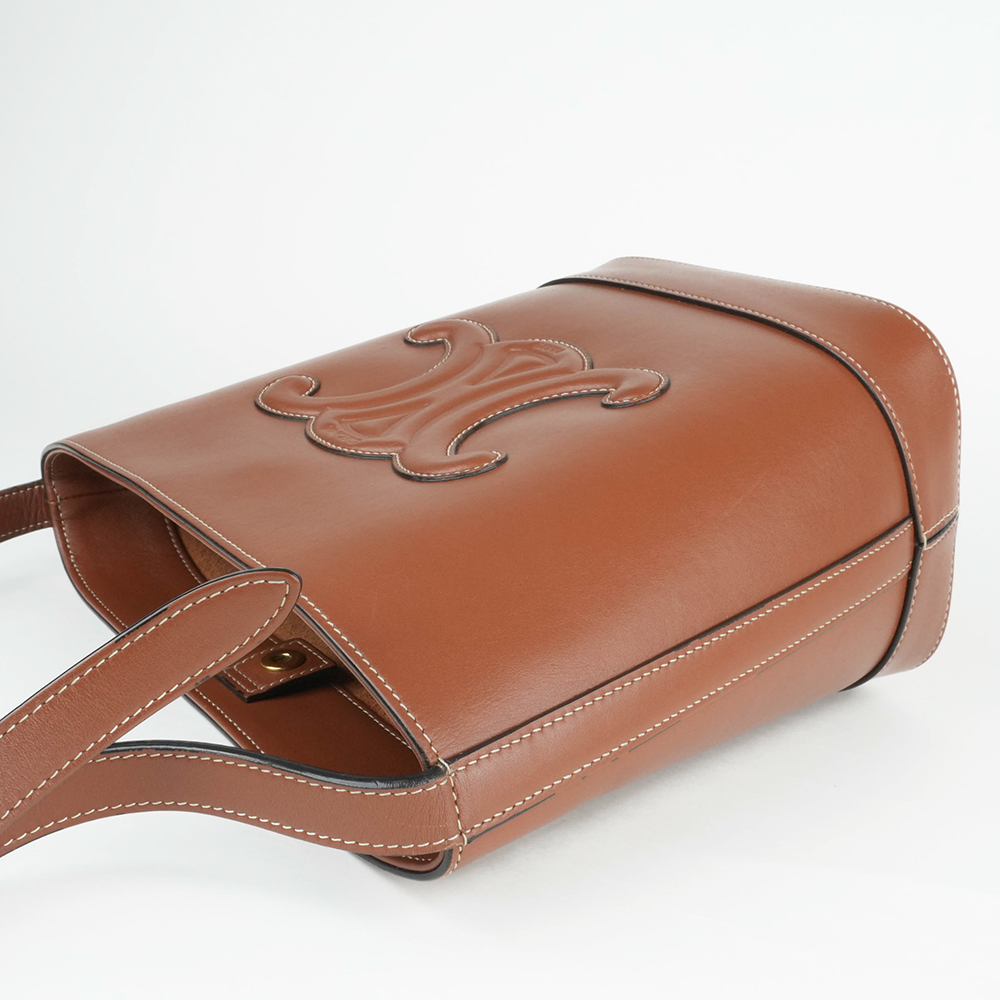 CELINE CELINE 凱旋門立體浮雕皮革水桶包|Small Bucket in Smooth Calfskin with Cuir Triomphe - 16