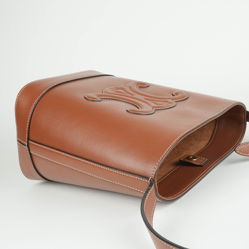 CELINE CELINE 凱旋門立體浮雕皮革水桶包|Small Bucket in Smooth Calfskin with Cuir Triomphe - 18