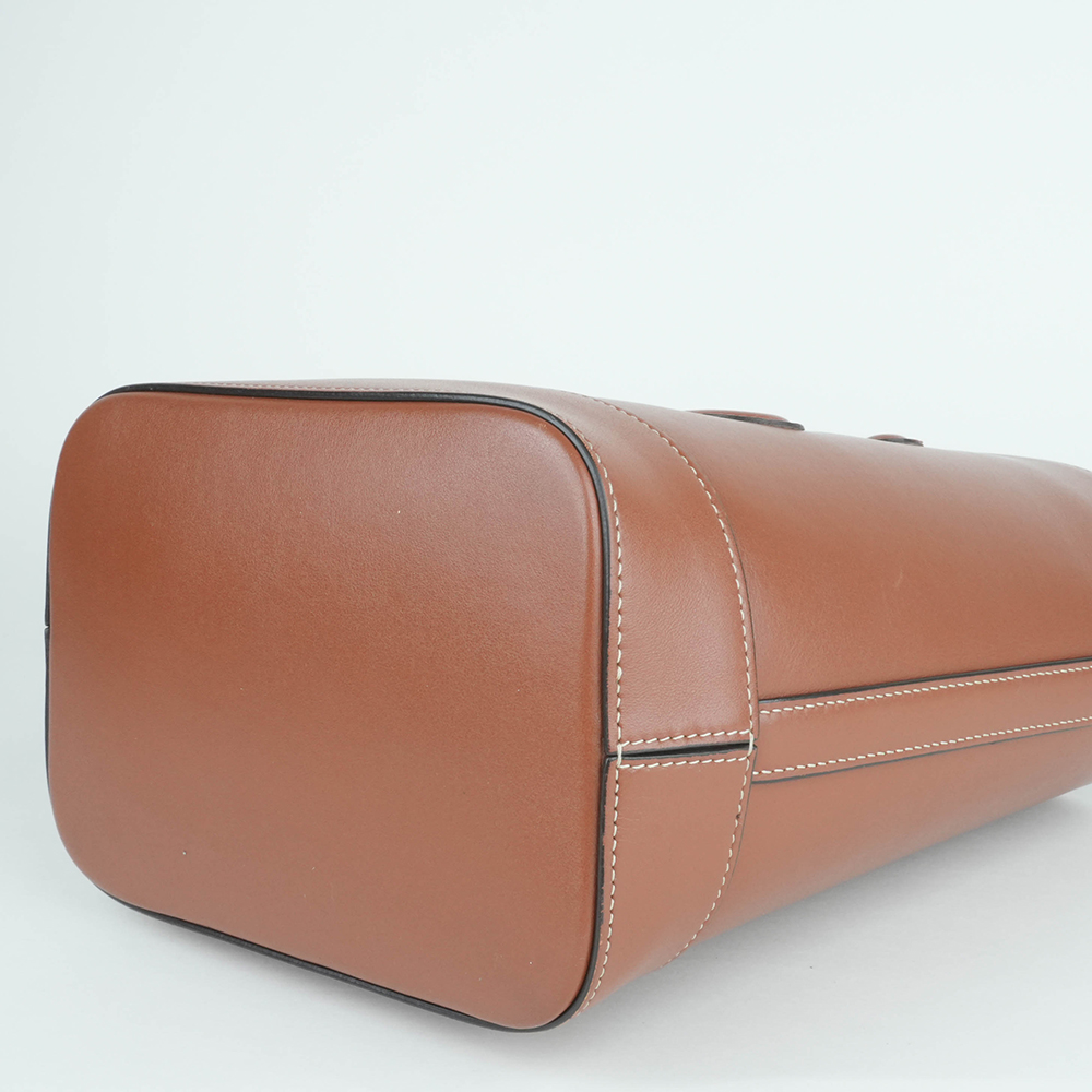 CELINE CELINE 凱旋門立體浮雕皮革水桶包|Small Bucket in Smooth Calfskin with Cuir Triomphe - 22